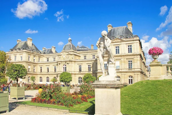 Staty av Marius i Luxembourgträdgården i Paris, Frankrike — Stockfoto