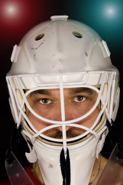 Detalle Una Cara Masculina Una Máscara Hockey Blanco Portero Luces — Foto de Stock