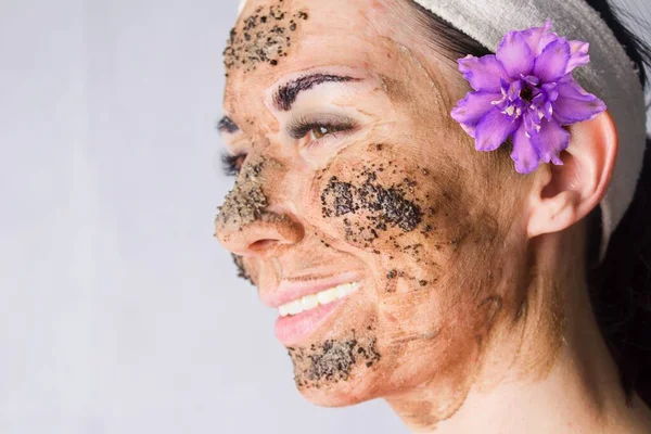 Beauty Day Close Woman Face Woman Has Clay Face Mask — Stock Photo, Image