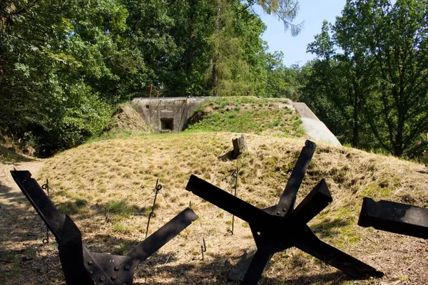 Lätt Befästningsbyggnad Bunker Och Tank Igelkottar Staden Kladruby Tjeckien — Stockfoto