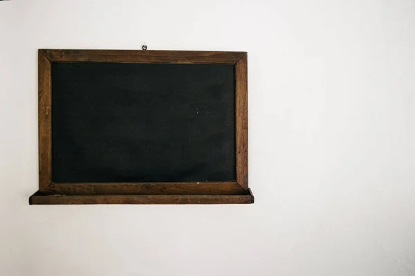 Marco, marco negro moderno sobre un fondo blanco, pantalla negra —  Fotos de Stock
