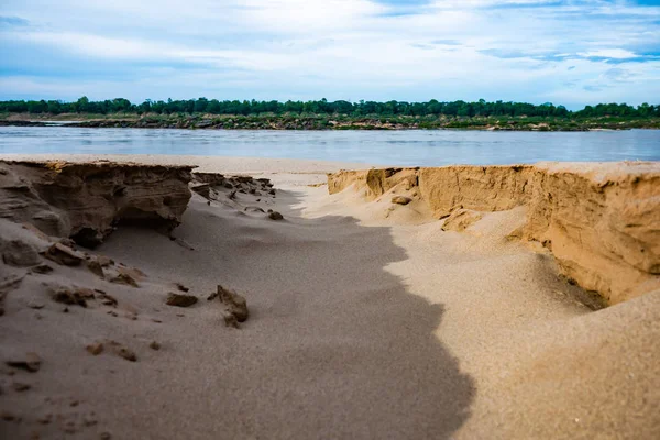 mekong Nehri, Tayland, kum üzerinde çatlamak