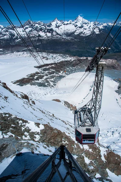 Matterhorn Zirvesi Ile Teleferik Zermatt Sviçre — Stok fotoğraf