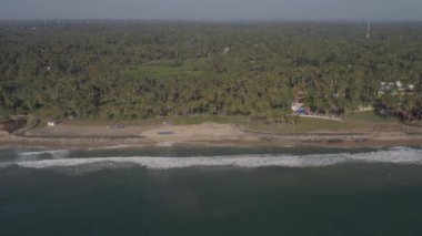 Hakiki okyanus dalgası insanları Palm Beach Hotel Hindistan Varkala 3