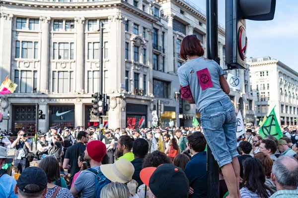 Londres, Reino Unido - 19 de abril de 2019: Manifestantes de la rebelión de extinción en Oxford Street —  Fotos de Stock