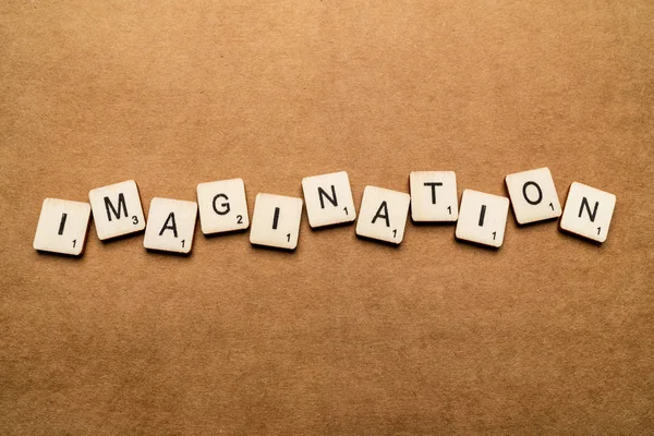 Londýn, Spojené království-Květen 24 2019: slovo imaginace, s dřevěnými dlaždicemi na hnědém pozadí s texturou — Stock fotografie