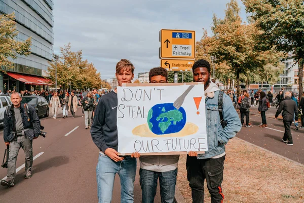 Berlín, Alemania - 20 de septiembre de 2019: Manifestantes de la rebelión de extinción en el centro de Berlín —  Fotos de Stock