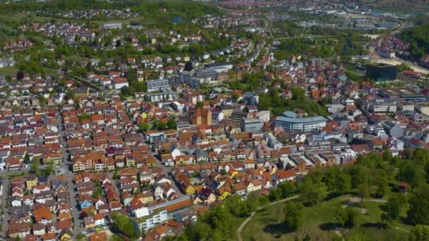 Luchtfoto Van Stad Heidenheim Duitsland Een Zonnige Lentedag Tijdens Afsluiting — Stockvideo