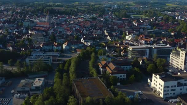 Widok Powietrza Budynki Zielonymi Drzewami Drogami — Wideo stockowe