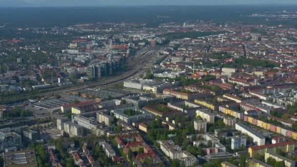 Vista Aérea Edificios Con Árboles Verdes Carreteras — Vídeo de stock