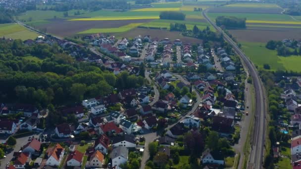 Vista Aérea Edifícios Com Árvores Verdes Estradas — Vídeo de Stock