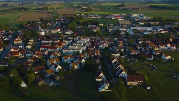 Vista Aérea Edifícios Com Árvores Verdes Estradas — Vídeo de Stock