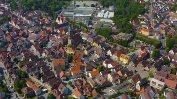 Vista Aérea Edifícios Com Árvores Verdes Estradas — Vídeo de Stock