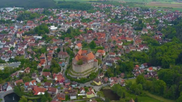 Flygfoto Byggnader Med Gröna Träd Och Vägar — Stockvideo