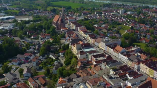 Vista Aérea Edifícios Com Árvores Verdes Estradas — Vídeo de Stock