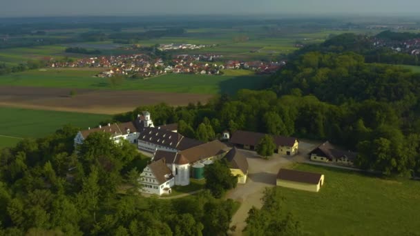 Vista Aérea Edifícios Com Árvores Verdes Estradas — Vídeo de Stock