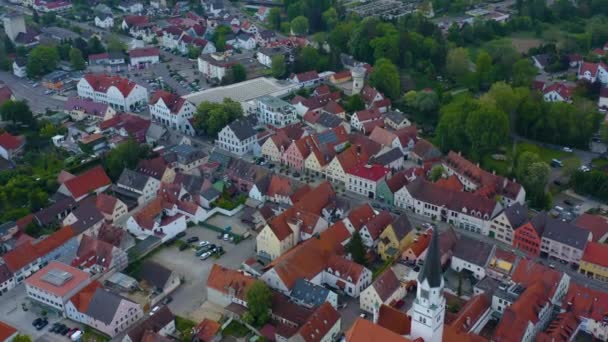 Vista Aérea Edifícios Com Árvores Verdes Estradas — Vídeo de Stock