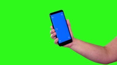 Yeşil ekran üzerinde mavi ekran cep telefonu