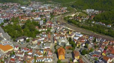 İlkbaharda Geislingen şehrinin koronavirüs kilitlenmesi sırasındaki hava görüntüsü..