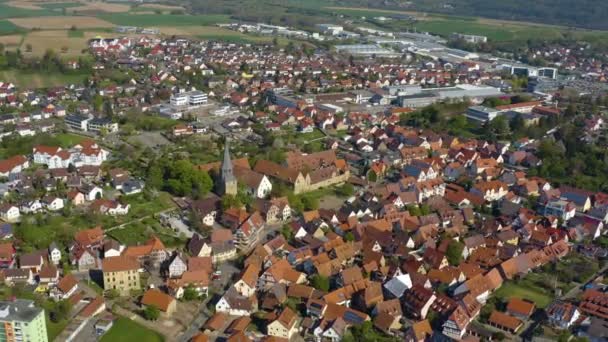 Αεροφωτογραφία Της Πόλης Oberderdingen Στη Γερμανία Μια Ηλιόλουστη Ανοιξιάτικη Μέρα — Αρχείο Βίντεο