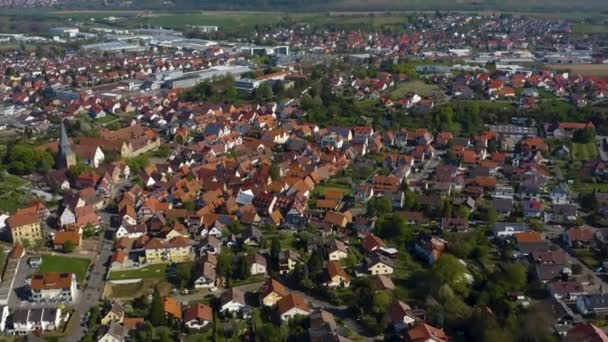 Luchtfoto Van Oberderdingen Duitsland Een Zonnige Lentedag Tijdens Afsluiting Van — Stockvideo