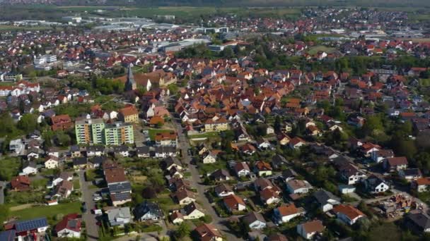 Luchtfoto Van Oberderdingen Duitsland Een Zonnige Lentedag Tijdens Afsluiting Van — Stockvideo