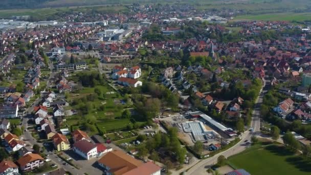 Vista Aérea Ciudad Oberderdingen Alemania Soleado Día Primavera Durante Cierre — Vídeos de Stock