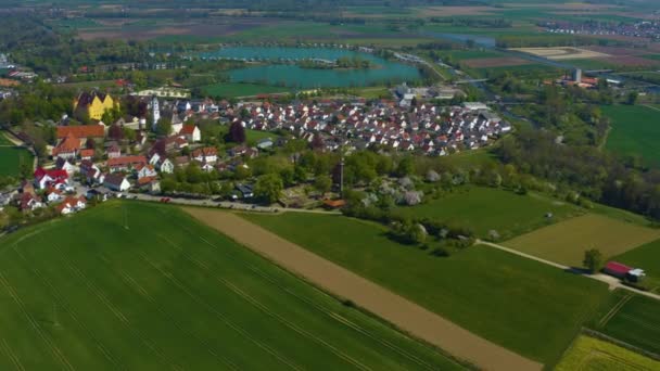 Luchtfoto Van Stad Klooster Erbach Der Donau Een Zonnige Lentedag — Stockvideo