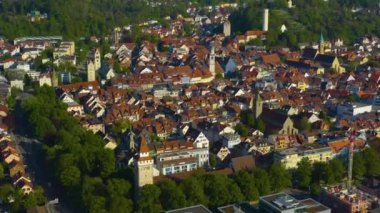 İlkbaharda Ravensburg şehrinin koronavirüs kilitlenmesi sırasındaki hava görüntüsü..