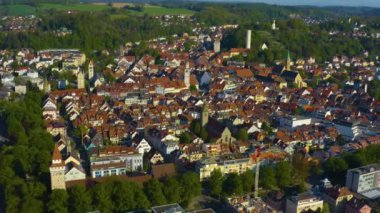 İlkbaharda Ravensburg şehrinin koronavirüs kilitlenmesi sırasındaki hava görüntüsü..