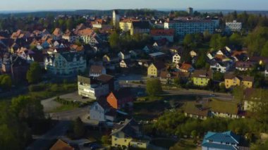 Pfullendorf şehrinin ilkbaharda koronavirüs kilitlenmesi sırasındaki hava görüntüsü..