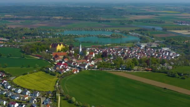Luchtfoto Van Stad Klooster Erbach Der Donau Een Zonnige Lentedag — Stockvideo