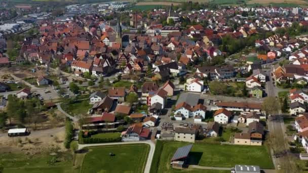 Luftaufnahme Der Stadt Eppingen Einem Sonnigen Frühlingstag Während Der Coronavirus — Stockvideo