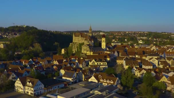 Légi Kilátás Városra Várra Sigmaringen Egy Napos Tavaszi Délutánon Koronavírus — Stock videók
