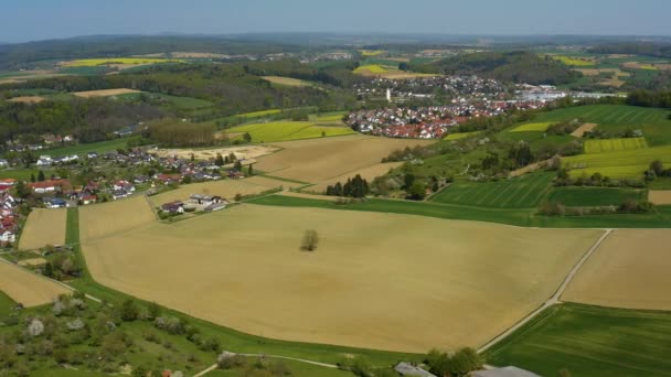 Luftaufnahme Des Dorfes Neidenstein Deutschland Einem Sonnigen Frühlingstag Während Der — Stockvideo