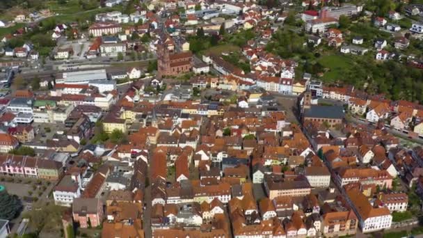 Luchtfoto Van Stad Eberbach Duitsland Een Zonnige Lentedag Tijdens Afsluiting — Stockvideo