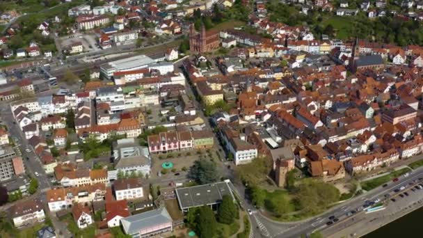 Vista Aérea Cidade Eberbach Alemanha Dia Ensolarado Primavera Durante Bloqueio — Vídeo de Stock