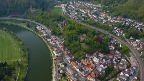 Légi Felvétel Város Neckarsteinach Németországban Egy Napos Tavaszi Napon Során — Stock videók