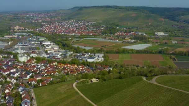 Luchtfoto Van Stad Beutelsbach Duitsland Een Zonnige Lentedag Tijdens Afsluiting — Stockvideo