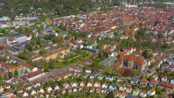 Flygfoto Över Staden Schwaebisch Gmuend Tyskland Solig Vårdag Coronavirus Nedstängning — Stockvideo