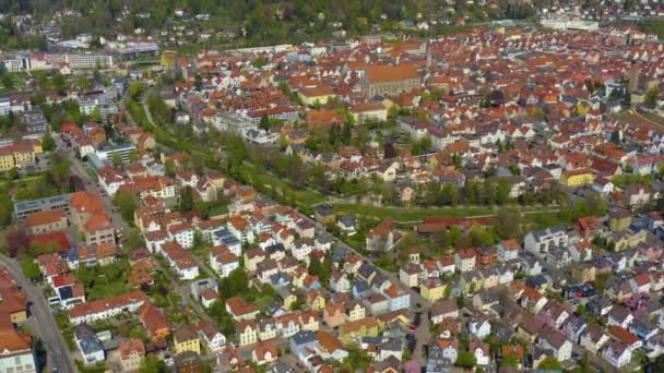 Vista Aérea Ciudad Schwaebisch Gmuend Alemania Soleado Día Primavera Durante — Vídeos de Stock