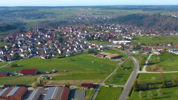 Vista Aérea Aldeia Tiefenbronn Alemanha Uma Manhã Ensolarada Início Primavera — Vídeo de Stock