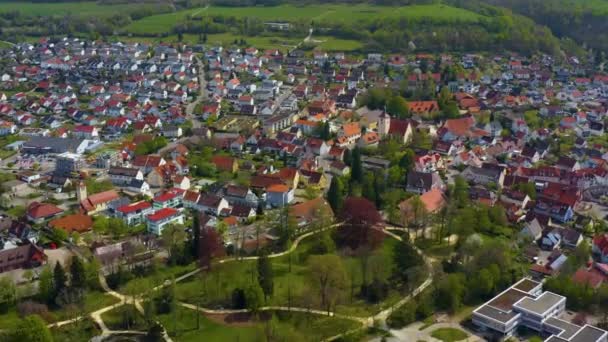 Vista Aérea Cidade Essingen Alemanha Dia Ensolarado Primavera Durante Bloqueio — Vídeo de Stock