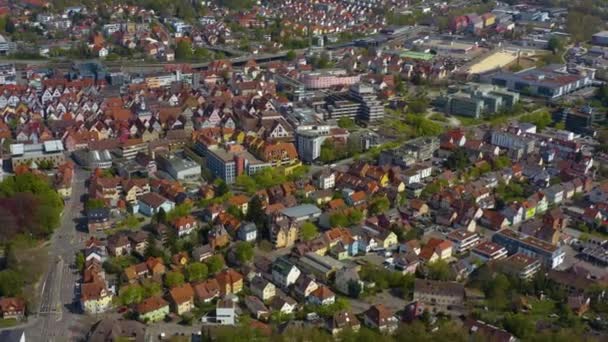 Widok Lotu Ptaka Miasto Aalen Niemczech Słoneczny Wiosenny Dzień Podczas — Wideo stockowe
