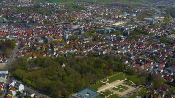 Αεροφωτογραφία Της Πόλης Aalen Στη Γερμανία Μια Ηλιόλουστη Ανοιξιάτικη Μέρα — Αρχείο Βίντεο
