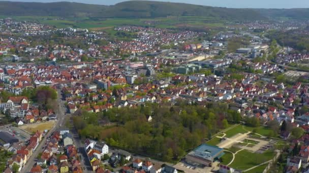 Luchtfoto Van Stad Aalen Duitsland Een Zonnige Lentedag Tijdens Afsluiting — Stockvideo