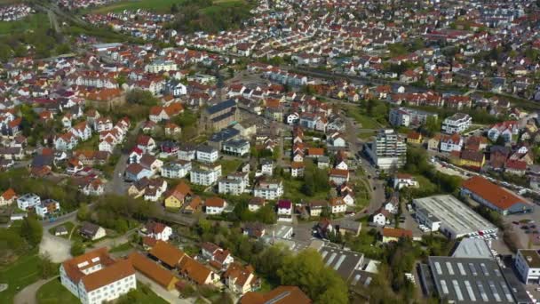 Αεροφωτογραφία Της Πόλης Wasseralfingen Στη Γερμανία Μια Ηλιόλουστη Ανοιξιάτικη Μέρα — Αρχείο Βίντεο