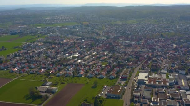 Almanya Nın Gerlingen Kentinin Güneşli Bir Bahar Sabahında Havadan Görünüşü — Stok video