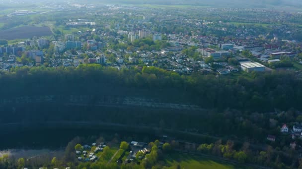 Luftaufnahme Der Stadt Schwäbisch Hall Rund Die Stiftskirche Einem Sonnigen — Stockvideo