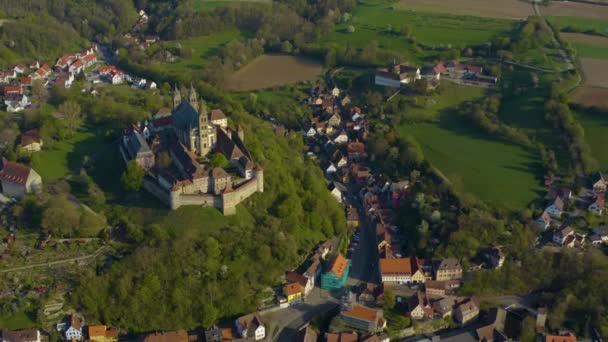 Letecký Pohled Město Schwaebisch Sál Kolem Stiftskirche Kostel Německu Slunečného — Stock video